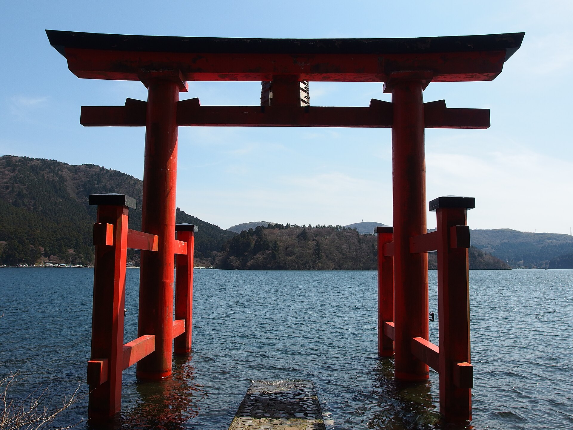The red torii gate on Lake Ashi at Hakone with the hills behind